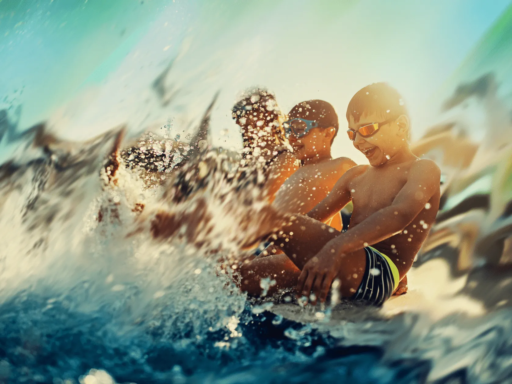 Kinder beim Spielen und Planschen im Freibad des Mirador in Krems