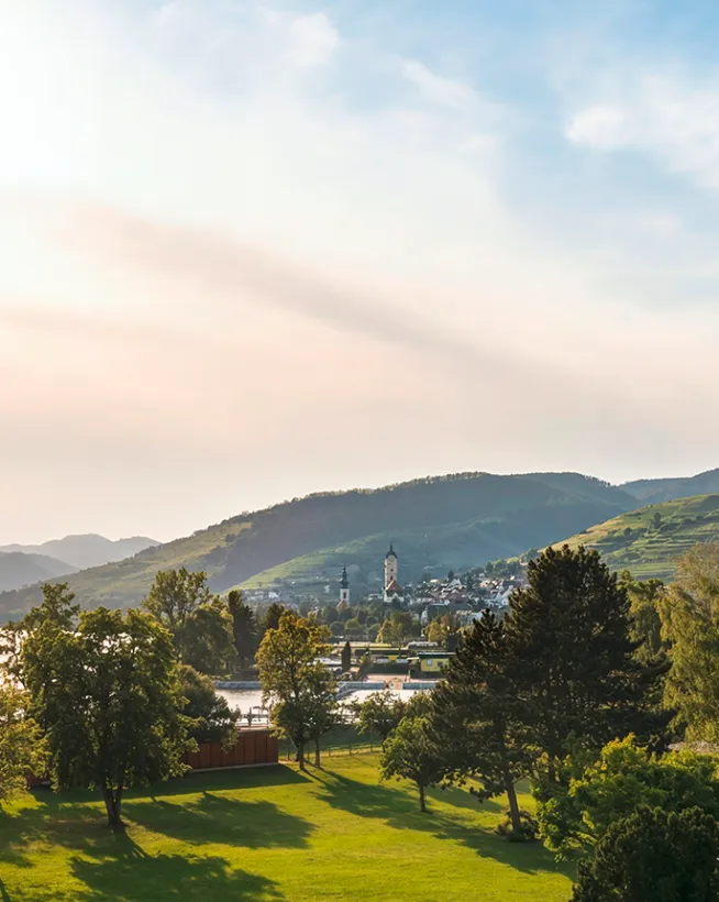 Panoramablick vom Mirador über Stein und die Wachau